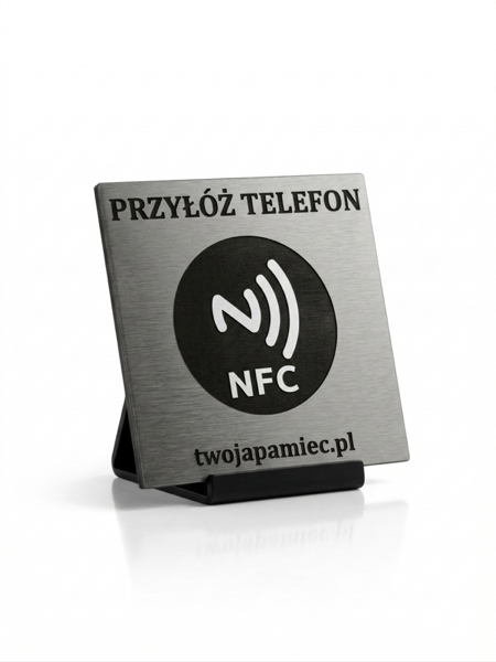 Srebrna tabliczka NFC Twoja Pamięć na podstawce